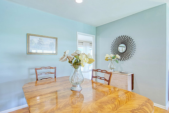 8715 Oak Ledge Dr (015)