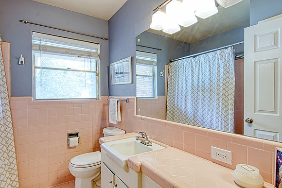 8715 Oak Ledge Dr (028)