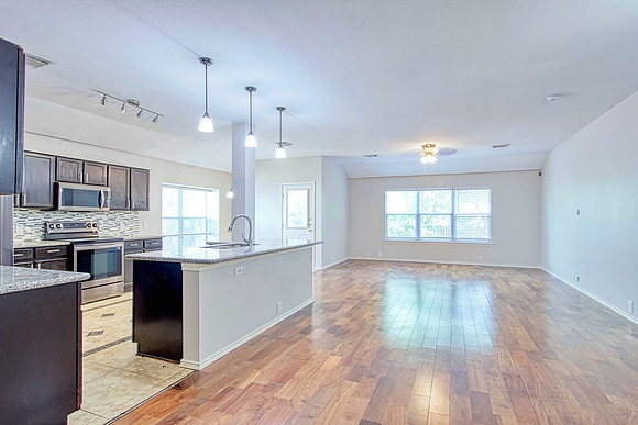 8110 Rosespur Park (008)