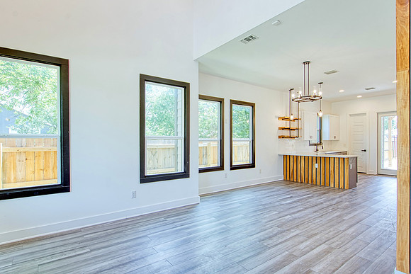 1111 N Palmetto (007)