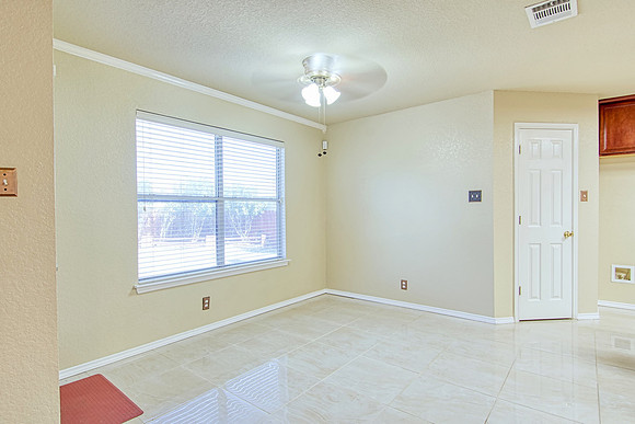 9008 Priviledge Point (015)