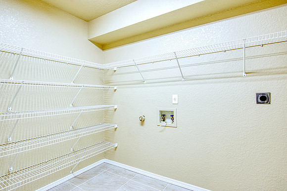 9008 Priviledge Point (020)
