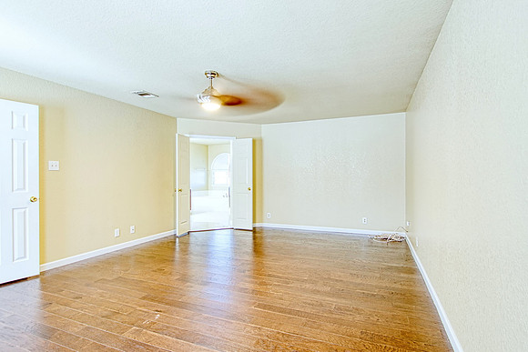 9008 Priviledge Point (027)