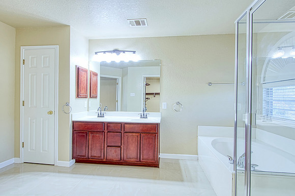 9008 Priviledge Point (030)
