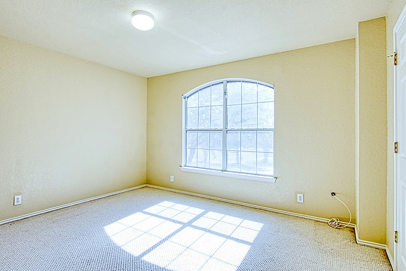 9008 Priviledge Point (033)
