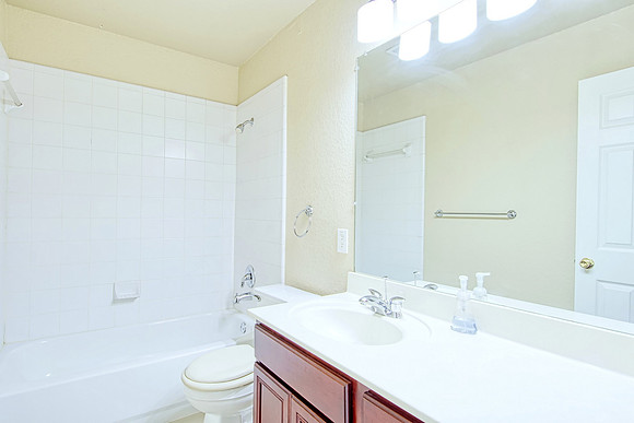 9008 Priviledge Point (037)