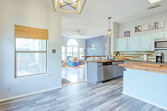 14014 Shire Oak (022)
