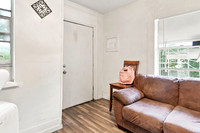 1204 W Kings Hwy (005)