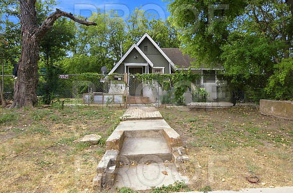 1204 W Kings Hwy (001)