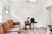 1204 W Kings Hwy (007)