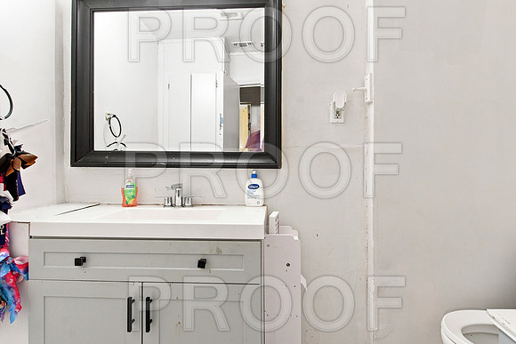 1204 W Kings Hwy (018)