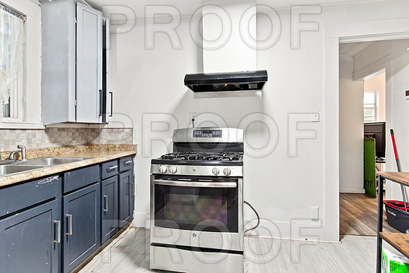 1204 W Kings Hwy (009)
