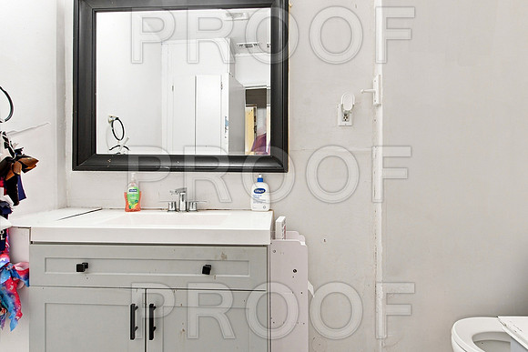 1204 W Kings Hwy (018)