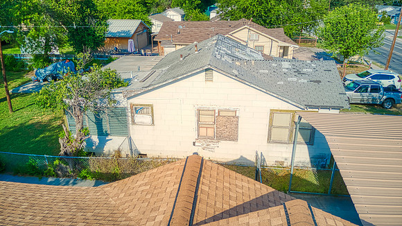 415 W Southcross (015)
