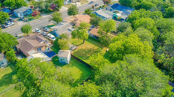 415 W Southcross (011)