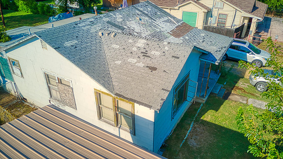 415 W Southcross (017)