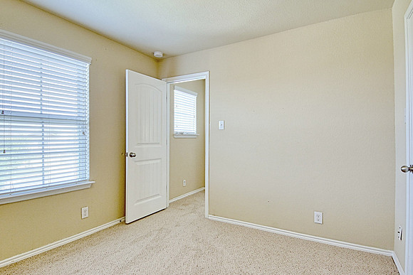 10814 Arkey Ave (037)