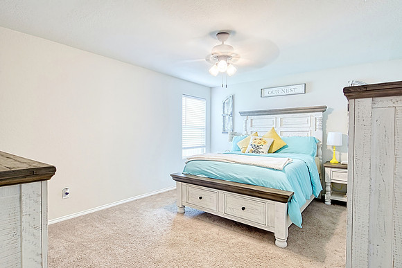 1223 Lora Robins (018)