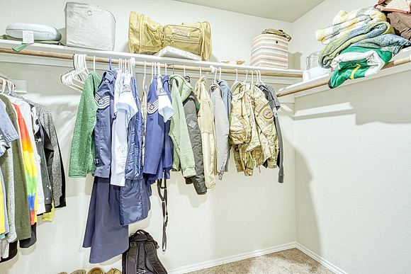 1223 Lora Robins (023)