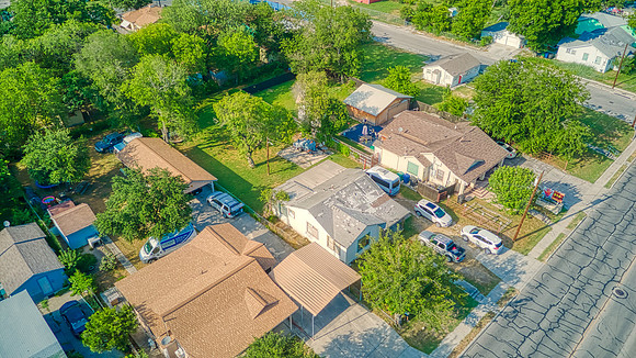 415 W Southcross (007)