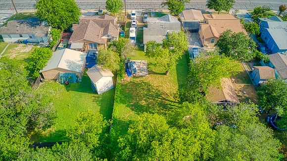 415 W Southcross (004)