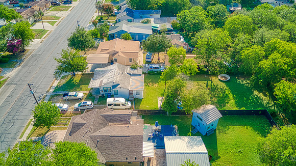 415 W Southcross (010)