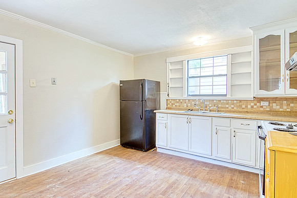 520 Wright Ave (018)