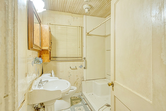 412 Drake Ave (027)
