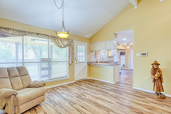 15005 Baycliff (009)