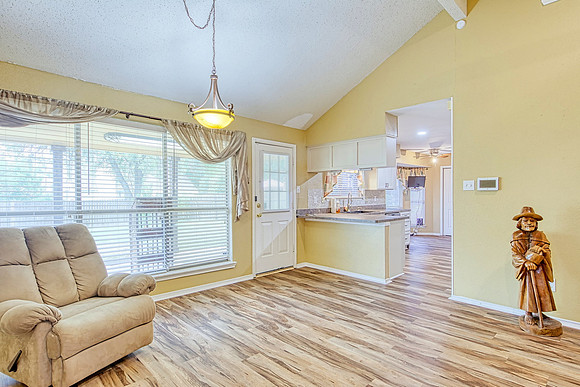 15005 Baycliff (009)
