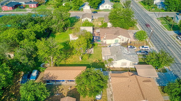 415 W Southcross (006)