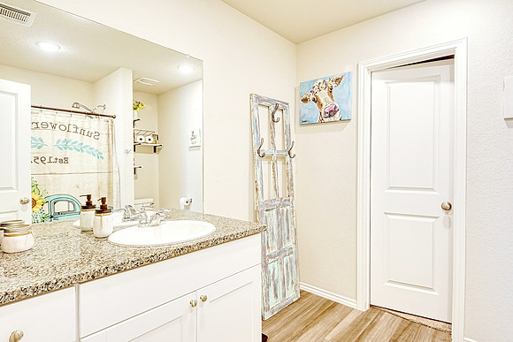 1223 Lora Robins (021)