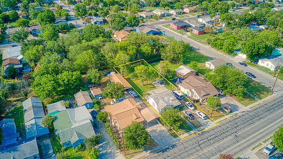 415 W Southcross (002)