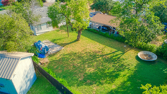 415 W Southcross (012)