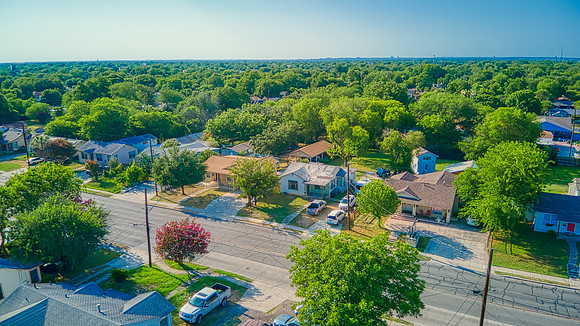 415 W Southcross (022)