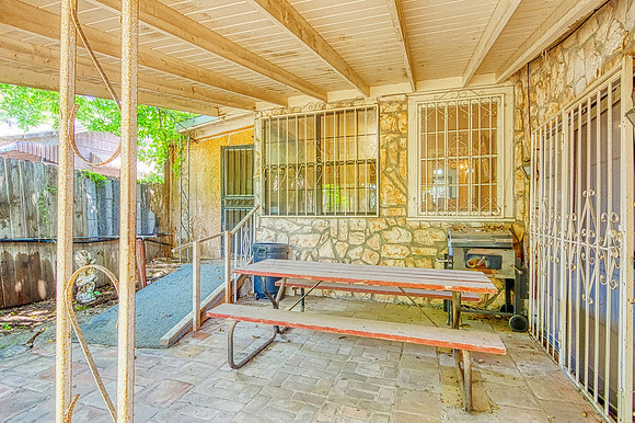 412 Drake Ave (040)