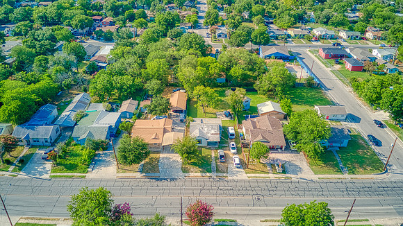 415 W Southcross (003)