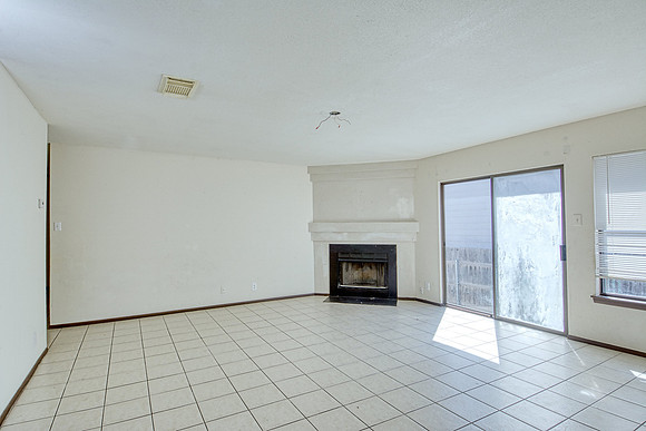 7816 Flower Bluff (007)