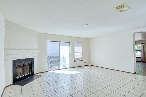 7816 Flower Bluff (008)