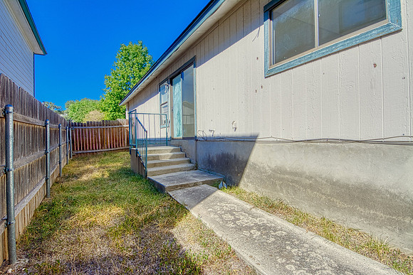 7816 Flower Bluff (024)