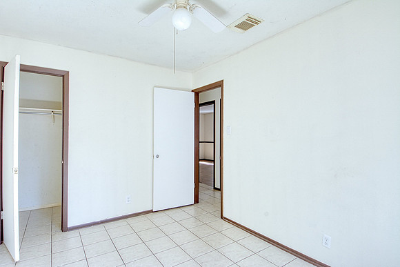 7816 Flower Bluff (023)