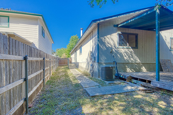 7816 Flower Bluff (026)