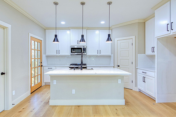 311 North Pine St (011)