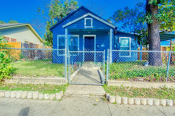 715 E Mistletoe (001)
