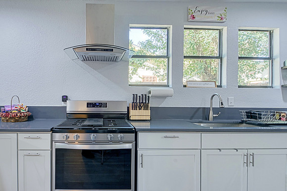 715 E Mistletoe-MLS (011)