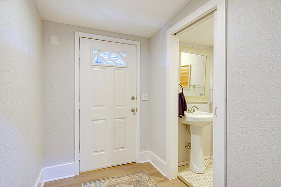 715 E Mistletoe-MLS (012)