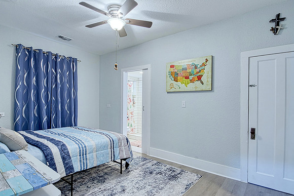 715 E Mistletoe-MLS (013)