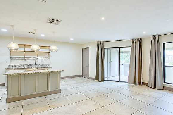 11843 Braesview U-814 (003)
