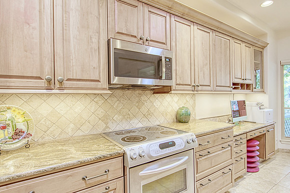 2518 Inwood View (020)