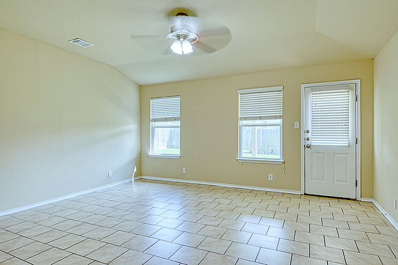 10814 Arkey Ave (015)